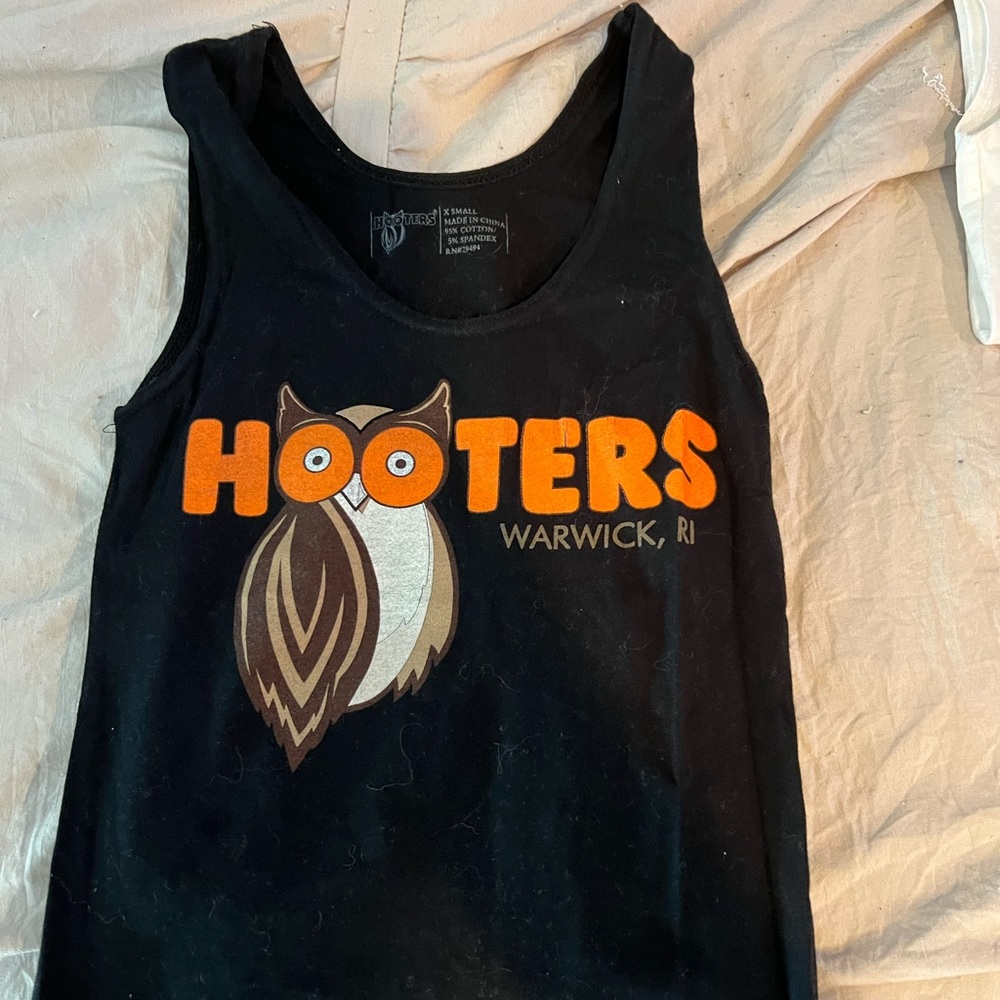Black hooters tank top